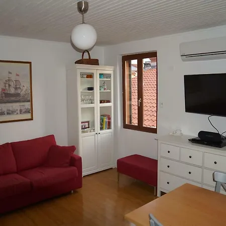 Svobode Apartment *